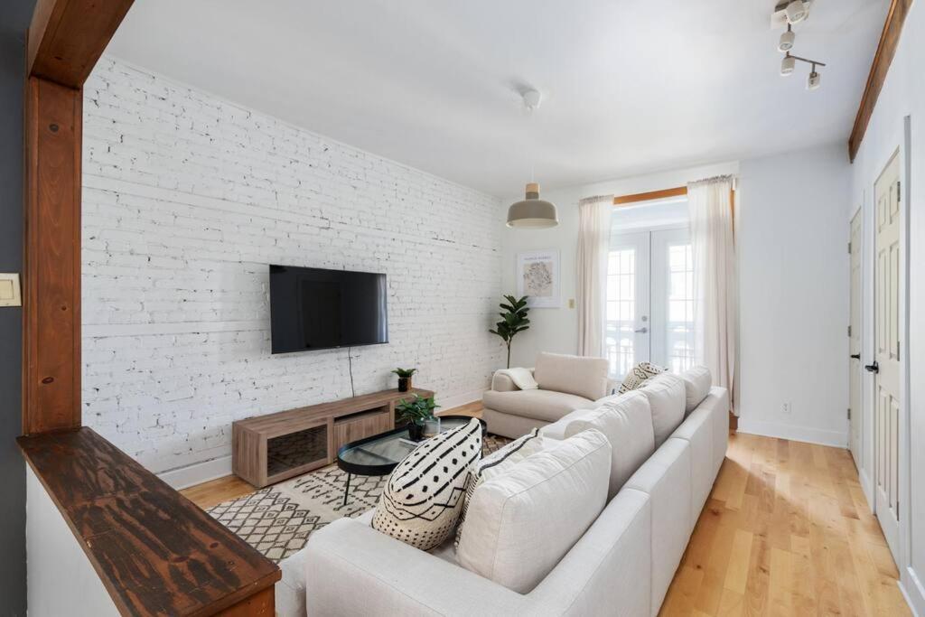 Chic Mile-End 3Br Getaway - Free Parking, Sleeps 8 Daire Montréal Dış mekan fotoğraf